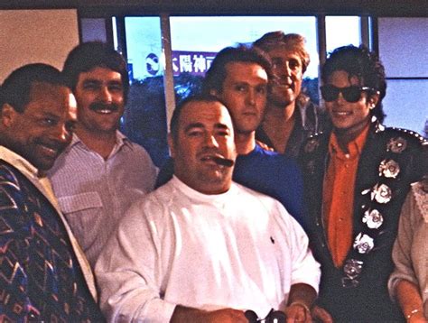 Michael Jackson With His Fans Michael Jackson Photo 29609911 Fanpop