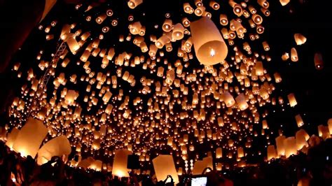 Floating Lanterns Festival Yi Peng Loy Krathong Chiang Mai