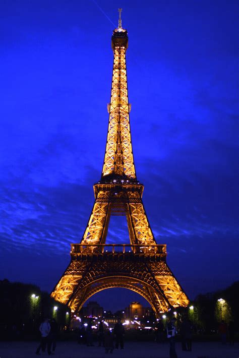 La Torre Eiffel De Noche A Photo On Flickriver