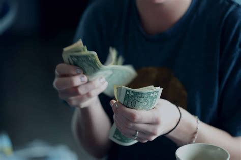 7 Money Moves To Make In Your 20s To Promote Long Term Success