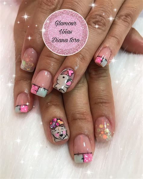 Mira que bonita quedan estas flores fáciles de hacer con un fondo celeste! Semipermanente | Diseños de uñas mariposas, Uñas pies ...
