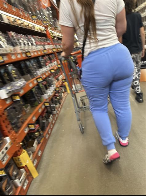Super Hot Big Booty Milf Pawg With Vpl Close Up Spandex Leggings