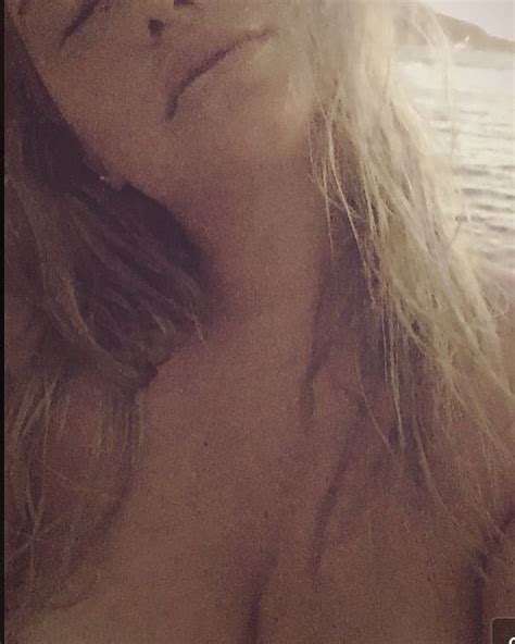 Kesha Topless 5 Photos Thefappening