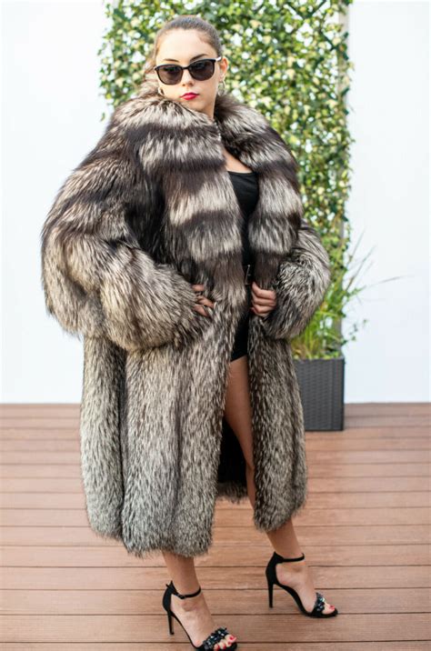 Pin by fur nue on Pelzmäntel Fox fur coat Fur coat Fur jacket
