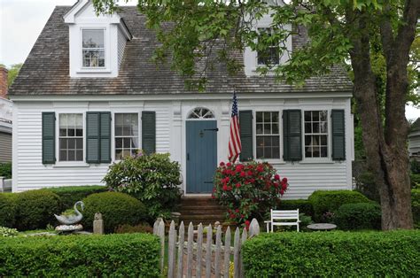 Today, the central chimney is relatively. The Cape Cod House Style in Pictures and Text