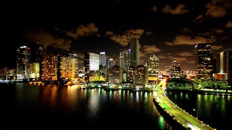 壁紙 マイアミ、都市の夜、高層ビル、川、橋、照明、アメリカ 3840x2160 Uhd 4k 無料のデスクトップの背景 画像