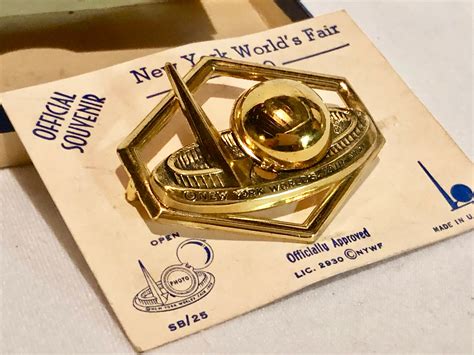 Vintage New York Worlds Fair Souvenir Gold Pin Circa 1940