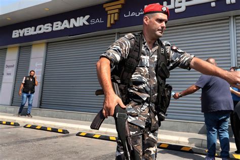 Depositors Storm 3 Lebanese Banks Demanding Their Own Money