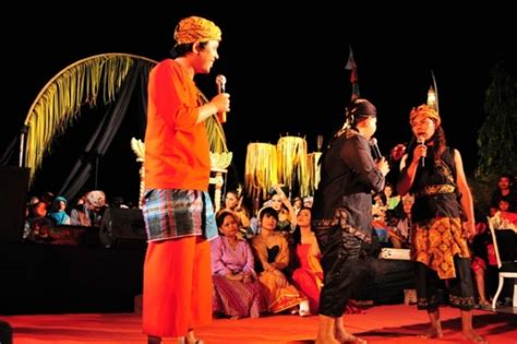 Seni Budaya - 10 Seni Teater Tradisional di Indonesia - Tugas Kurtilas