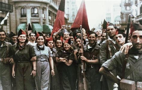 Che Cos è L Anarchia Militare - Description: Anarchist militia on group photo/Milicia anarquista en