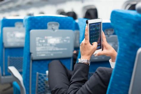 Dlaczego W Samolocie Trzeba Włączyć Tryb Samolotowy - Telefon w samolocie – czemu nie można ich tam używać w trybie online?