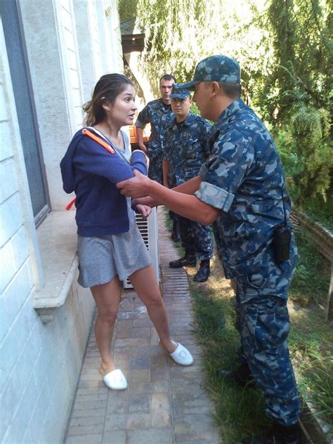 There Are Now Photos Of Police Harassing The Uzbek President S Disgraced Daughter