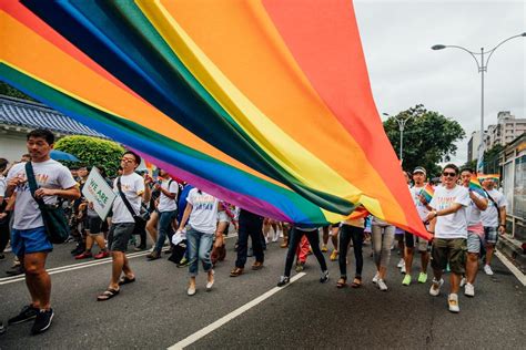 台湾立专法：同性结婚与异性结婚同权！拿这个亚洲第一有什么值得骄傲的？凤凰网