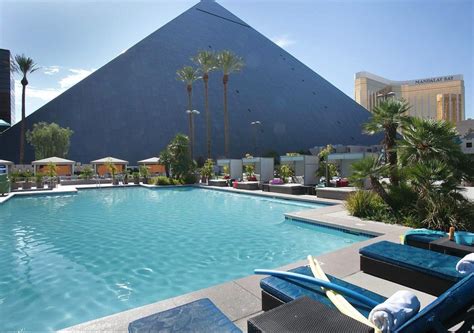 The 7 Most Gorgeous Pools Las Vegas Has To Offer Best Pools In Vegas