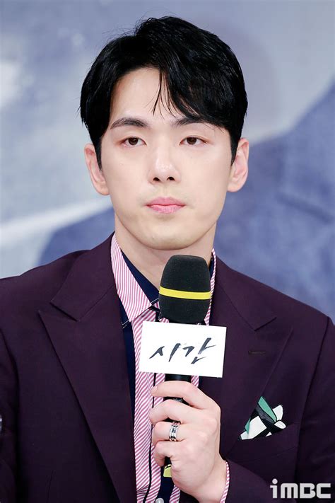 Indonesian kim jung hyun's fans 배우 #김정현 @/jhkim0405 ~ overjoyed to find kjh ❣ current work: '시간' 김정현, "촬영하지 않을 때도 '천수호'로 살아가는 중"