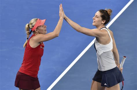 The bremen native is the daughter of angelique kerber has had to work hard for everything she has achieved in tennis and in 2016, at the. Angelique Kerber, Andrea Petkovic und der kackende Vogel ...