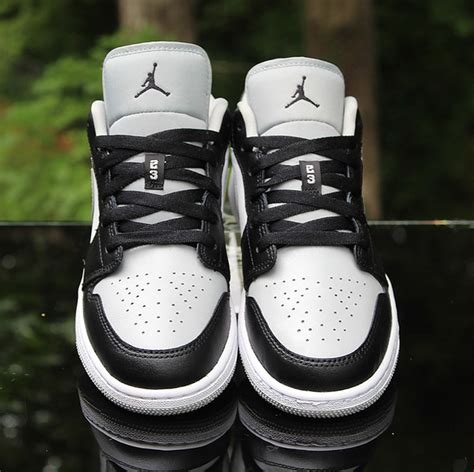 Air Jordan 1 Low Grey Toe Gs Size 6y Black White 553560 03 Flickr
