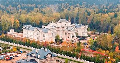 Inside Vladimir Putin S M Palace Shrouded In Secrecy In