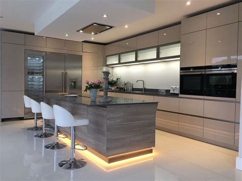 Stunning Modern Kitchen Design Ideas HOMYHOMEE Diseño de interiores de cocina Cocinas de