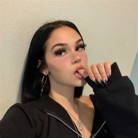 10 Facts About Maggie Lindemann A Singer Of Hit Song Pretty Girl