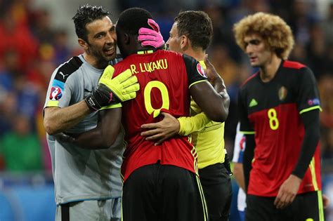Romelu menama lukaku bolingoli, нидерландское произношение: Everton-Top-Torjäger: Lukaku deutet an: Königsklasse mit ...