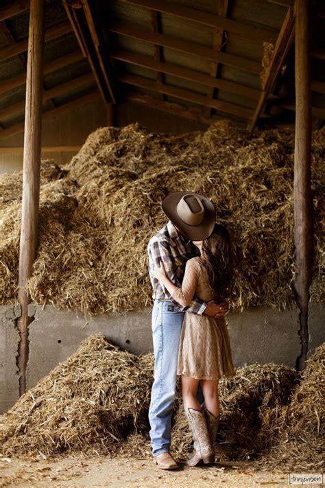 Awesome 30 Creative Country Farm Photoshoot Ideas Cute Country Couples Country Couple