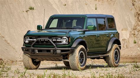 2022 Ford Broncos New Eruption Green Paint Looks Incredible Cnet
