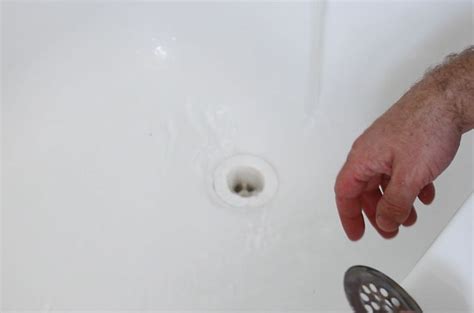 How To Unclog A Bathtub Drain The Easy Way Bathtub Drain Clogged