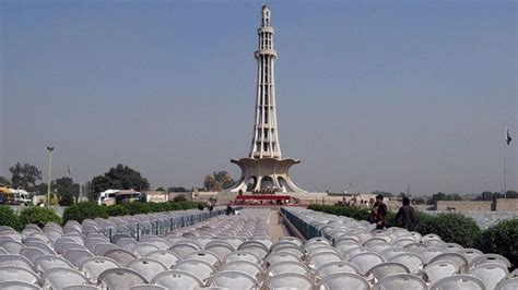 مینارِ پاکستان قراردادِ لاہور کی یادگار جس کی تعمیر کی رقم سینما گھروں اور گھڑ دوڑ کی ٹکٹوں سے