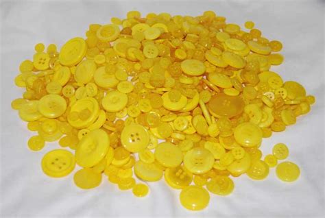 Pack Of 50g Mixed Sizes Of Various Yellow Buttons Celloexpress