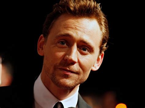 כדי לציין את לוח הזמנים של העבודה ניתן הטלפון מוגדר: Hiddleston to star in war romance | News & Features ...