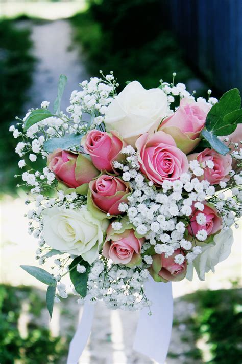 Bouquet De Mariée De Gypsophile Et Rose Pour Un Mariage Bohème Chic
