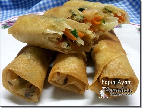 Pecahkan telur dan masukan ke wadah bersama tepung. Hanieliza's Cooking: Popia Ayam