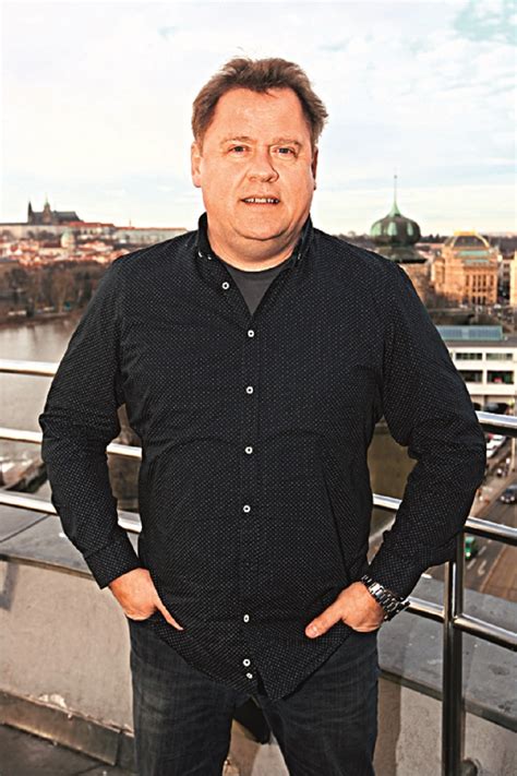 Václav kopta, který si ve filmu zahrál řidiče autobusu, je znám svým dlouholetým zalíbením v této profesi. Václav Kopta: Trápení jménem hypotéka - NašeHvězdy.cz