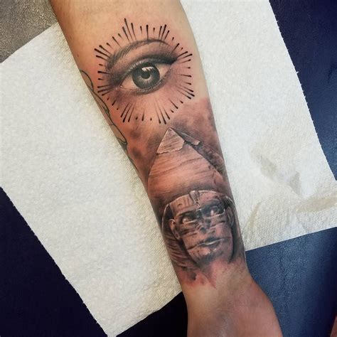 This way it can be looking at something specific. Egyptian Tattoo 59 | Egyptian tattoo, Tattoos, Tattoo ...