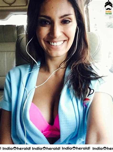 Bruna Abdullah Hottest Photos Collection Exposing Cleavage