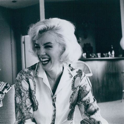 see the stunning photos from marilyn monroe s last shoot before they re auctioned
