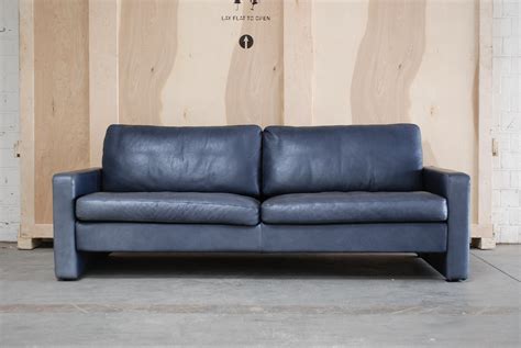 Timelessness and at the same time modernity. Vintage Conseta Sofa aus Blauem Leder von Cor bei Pamono ...