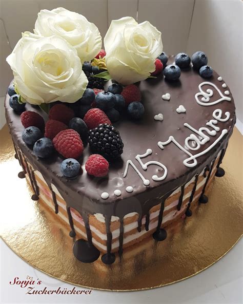 Drip Cake Naked Cake mit Blumen Sonjas Zuckerbäckerei
