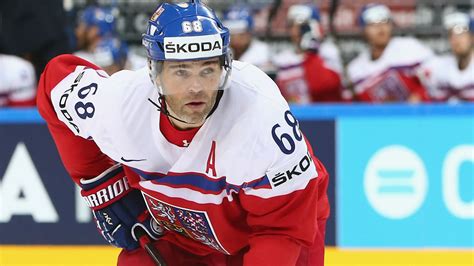 Jaromír jágr has a height of 6'3 (1.91 m). Jaromir Jagr announces retirement from international ...