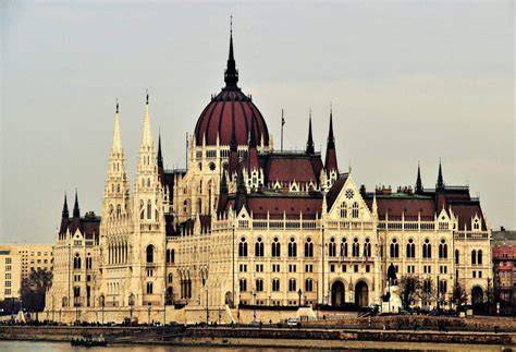 Currently, the building houses the prime minister and his staff. 10+1 things you didn't know about the Hungarian Parliament ...