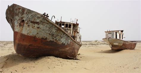 14 Eerie Photos Show How This Sea Became A Desert And How Its Finally