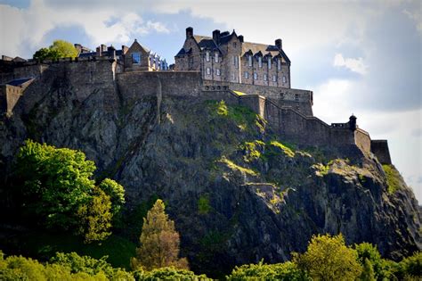 Edinburgh castle is a world famous icon of scotland and part of the old and new towns of edinburgh's world heritage site. Fun Facts about Edinburgh Castle | Parliament House Hotel