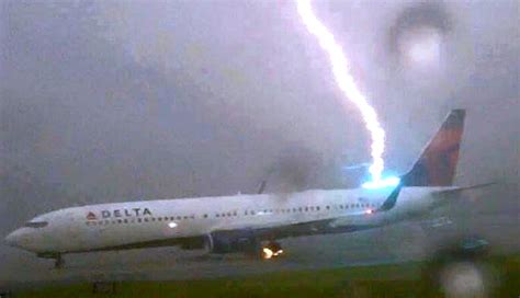 Shocking Video Lightning Strikes A Delta Flight Landing In Atlanta