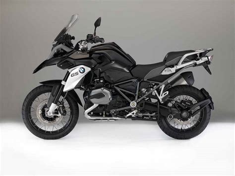 This pro bs6 variant comes with an engine putting out and of max power and max torque respectively. The All New 2016 BMW R1200GS Triple Black - Gear Heads ...