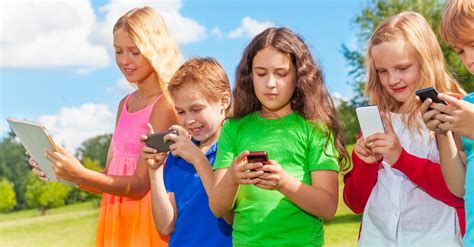 Limiting Social Media Screentime Tops The List Of Parenting Trends For