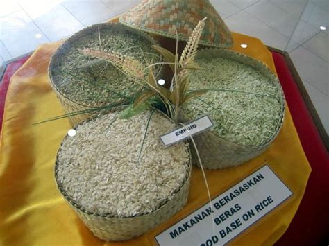 Nunca es demasiado tarde para reservar un viaje. mount keriang - Picture of Kedah Paddy Museum, Alor Setar ...
