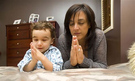 7 Bacaan Doa Malam Katolik Penuh Puji Syukur Sebelum Tidur