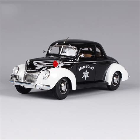 Buy Maisto 118 Diecast Car 1939 Deluxe Coupe Black Classic Cars 118 Alloy Car