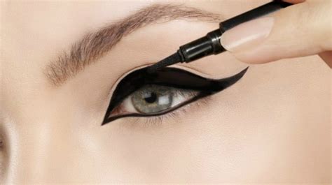 how to get the perfect cat eye in 5 easy steps